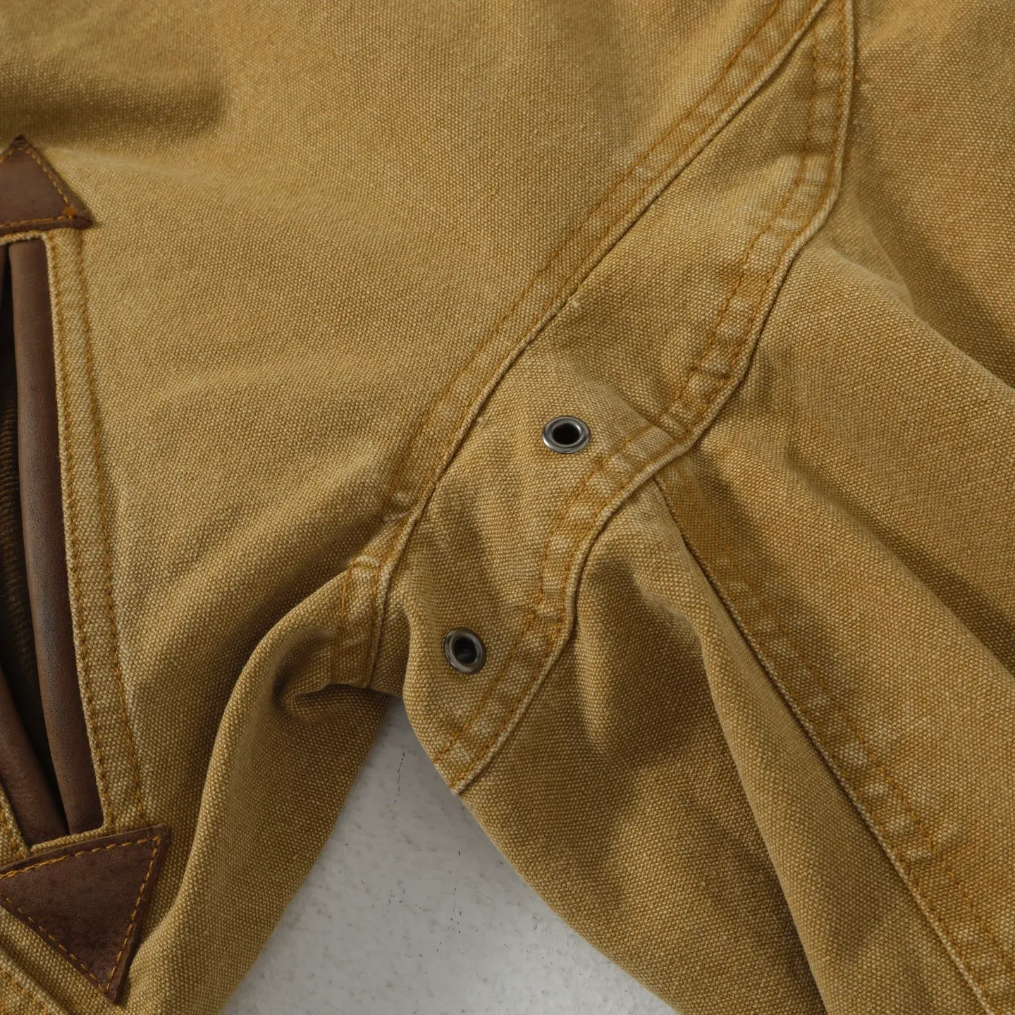 P490 #R13 Ralph Lauren Polo Country Hunting Heavy Industry Second-hand Jacket POLO Ralph Lauren 25th Spring New Casual Splicing Versatile Jacket WMPOOTWN Top is light and soft to wear, which is also a very popular Barn style recently. The version is very correct, comfortable to wear and has a sense of style at the same time. The splicing details are also very exquisite. The 100% pure cotton has just the right hardness and is not that stiff!! It is a very outstanding piece, and the texture and fit can be seen immediately on the upper body. This collection is fantastic, both in design and fabric. Retro and timeless Color: Khaki Size: M-XXL M: Bust 120 Length 72 Sleeve length 62 Shoulder width 49 L: Bust 124 Length 74 Sleeve length 63 Shoulder width 50